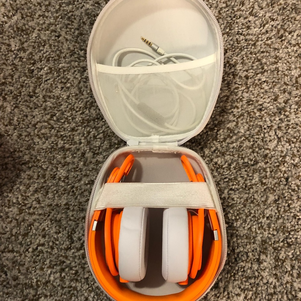 Beats by dr Dre mixr headphones